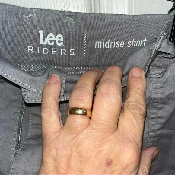 Lee rider midrise shorts/sz18 - Picture 2 of 4